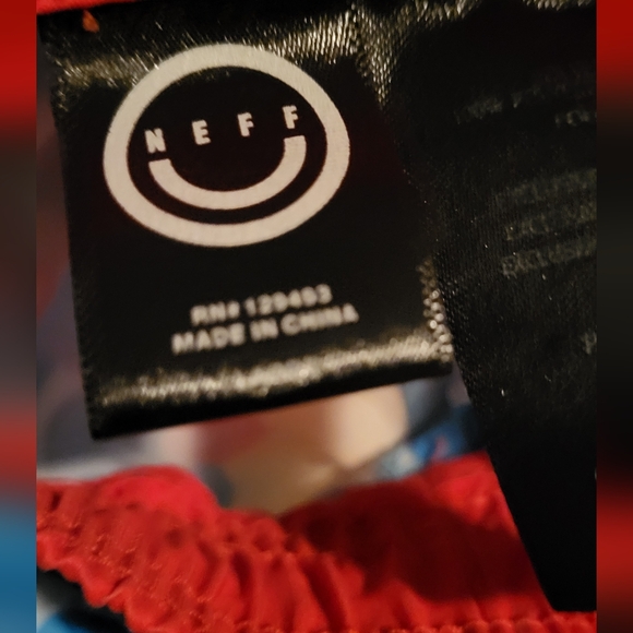 Deadpool swim trunks,with rubber ducks. Very cool, will get tons of compliments - Picture 6 of 6